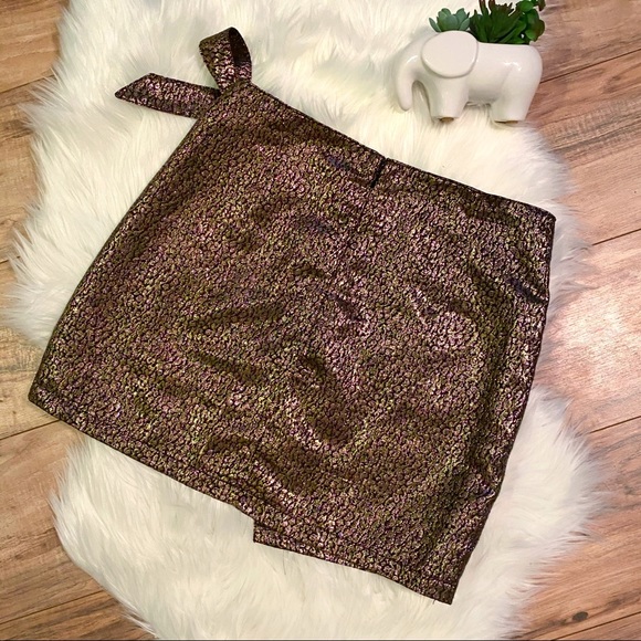 Express Shiny Gold Metallic Skirt - Picture 4 of 8